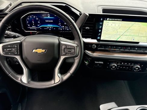 Used 2025 Chevrolet Silverado 1500 LT AWD/4WD image 11
