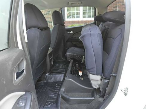 Used 2015 Chevrolet Colorado LT AWD/4WD image 30