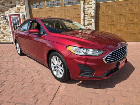 Used 2019 Ford Fusion SE FWD image 1