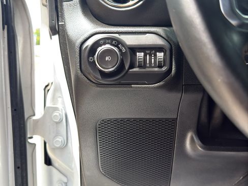 Used 2021 Jeep Wrangler Unlimited Sahara AWD/4WD image 28