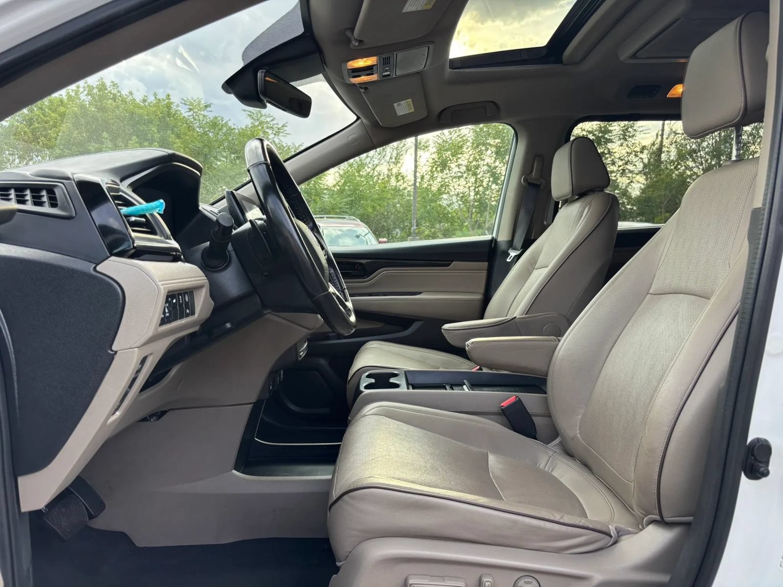 Used 2023 Honda Odyssey Elite image 9