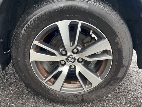 Used 2018 Toyota RAV4 XLE image 20