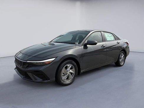 New 2026 Hyundai Elantra SE FWD image 1