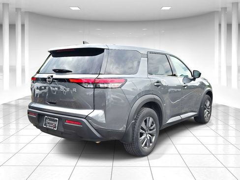 Used 2024 Nissan Pathfinder S FWD image 3