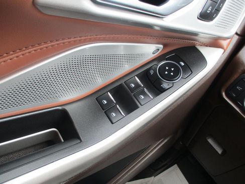 Used 2021 Ford Explorer King Ranch w/ Premium Technology Package image 16