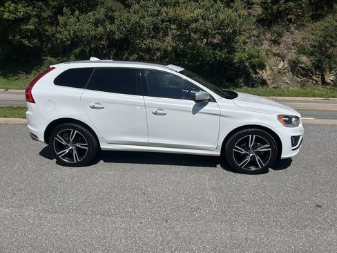 Used 2017 Volvo XC60 T6 R-Design w/ Climate Package AWD/4WD image 8