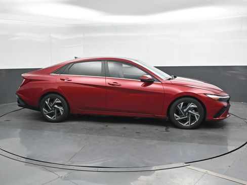 Used 2024 Hyundai Elantra Limited FWD image 4