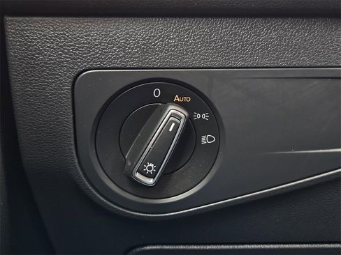 Used 2022 Volkswagen Tiguan SE image 18