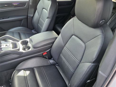 Used 2022 Porsche Cayenne image 11