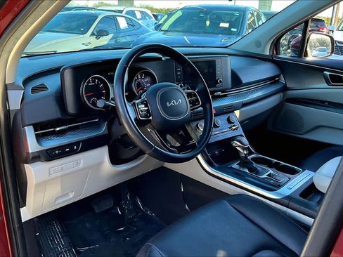 Used 2024 Kia Carnival LX image 16