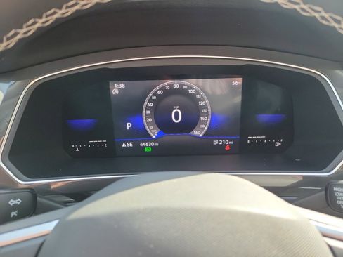 Certified 2022 Volkswagen Tiguan SE image 11