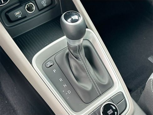 New 2025 Hyundai Venue SEL image 12