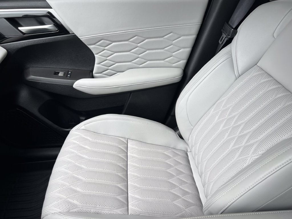 Used 2025 Mitsubishi Outlander AWD image 38