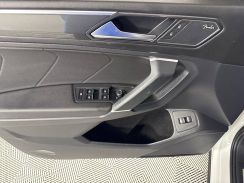 Used 2018 Volkswagen Tiguan SEL Premium image 13