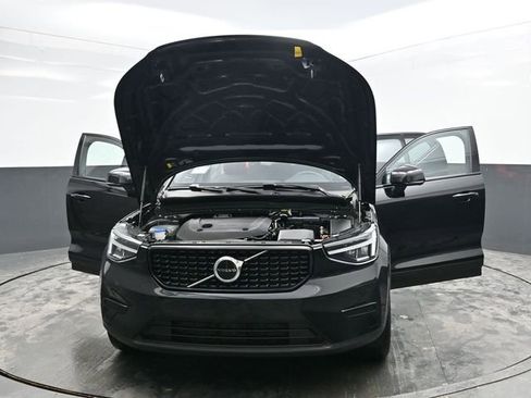 Used 2024 Volvo XC40 B5 Core image 39