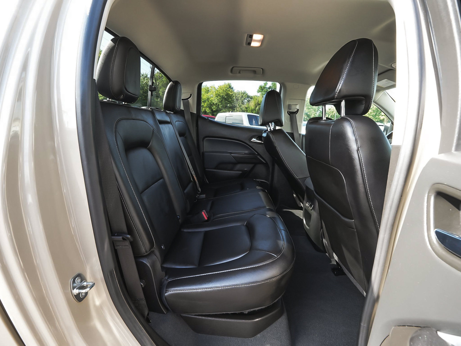 Used 2022 Chevrolet Colorado Z71 AWD/4WD image 38