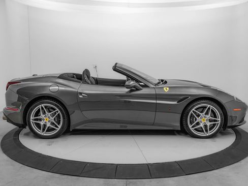 Certified 2016 Ferrari California T RWD image 9