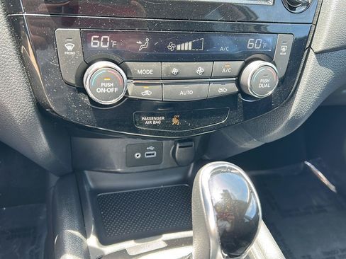 Used 2020 Nissan Rogue SV AWD/4WD image 13