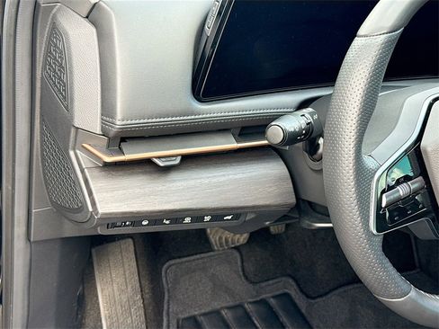 Used 2023 Nissan Ariya FWD image 11