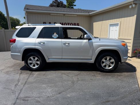 Used 2010 Toyota 4Runner SR5 AWD/4WD image 2