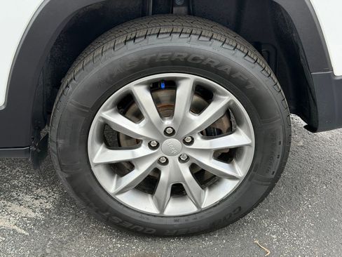 Used 2018 Jeep Cherokee Limited image 36