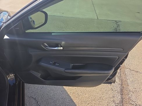 Used 2024 Nissan Altima 2.5 SV image 15
