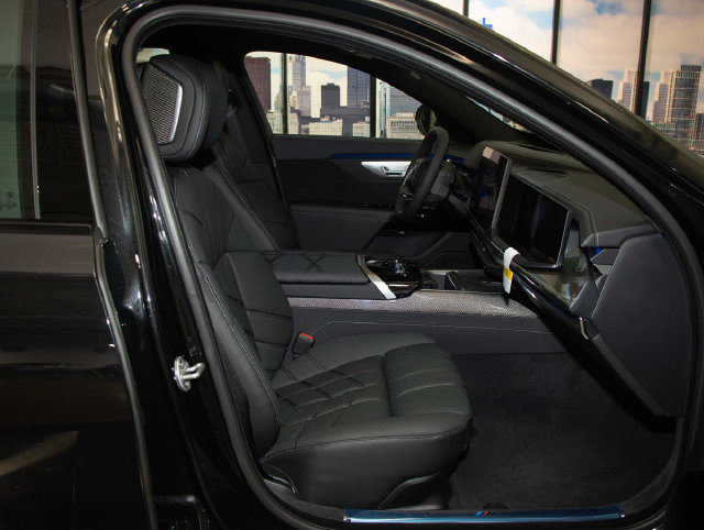 Used 2027 BMW i7 xDrive50 w/ M Sport Package AWD/4WD image 19