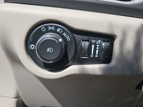 Certified 2024 Chrysler Pacifica Touring-L FWD image 28
