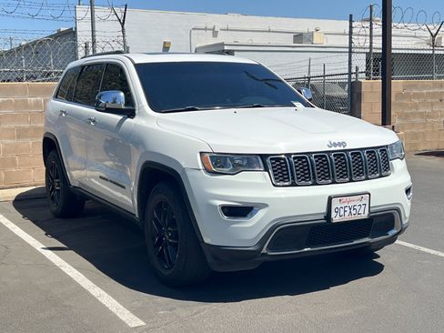 Used 2020 Jeep Grand Cherokee Limited w/ Luxury Group II RWD image 2