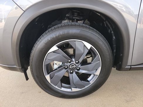 Used 2025 Nissan Rogue SV FWD image 30