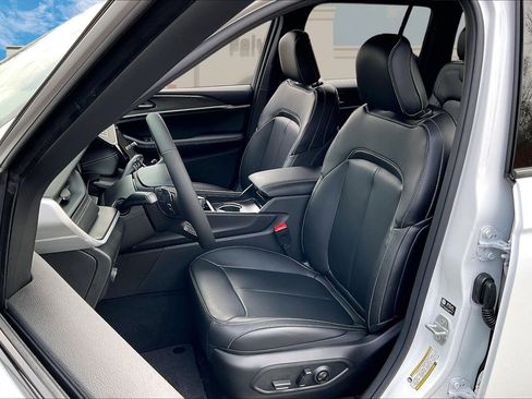 New 2026 Jeep Grand Cherokee Limited w/ Limited Altitude Package image 9