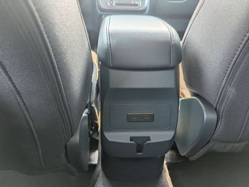 Used 2025 Ford Maverick XL w/ Equipment Group 102A AWD/4WD image 17