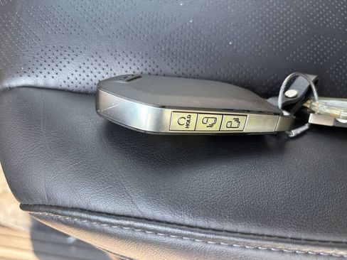 Used 2026 Kia Carnival FWD image 22