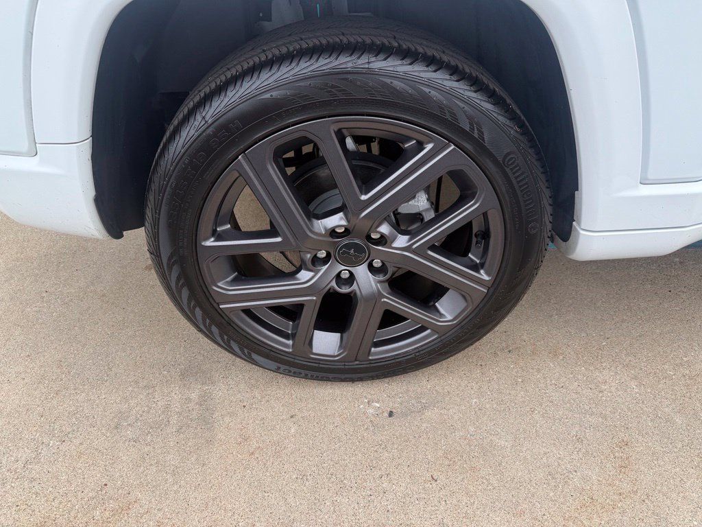 Used 2025 Jeep Compass Limited w/ High Altitude Package AWD/4WD image 9
