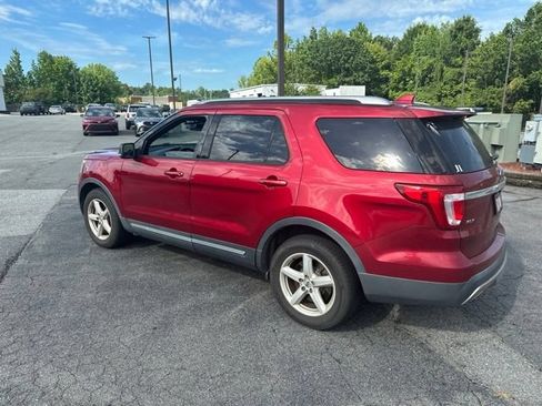 Used 2016 Ford Explorer XLT w/ Equipment Group 202A FWD image 2