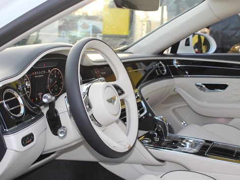 Used 2021 Bentley Flying Spur W12 image 35