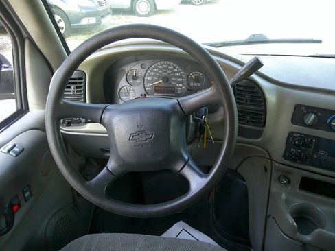 Used 2003 Chevrolet Astro w/ Convenience Pkg image 32