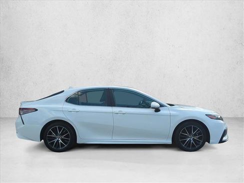 Used 2024 Toyota Camry SE FWD image 4