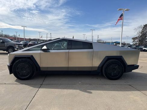 Used 2025 Tesla Cybertruck AWD Crew Cab image 3