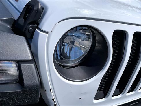 Used 2022 Jeep Wrangler Unlimited Rubicon w/ Cold Weather Group AWD/4WD image 25