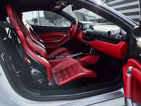 Used 2021 Ferrari F8 Tributo image 24