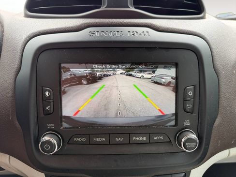 Used 2017 Jeep Renegade Latitude AWD/4WD image 9