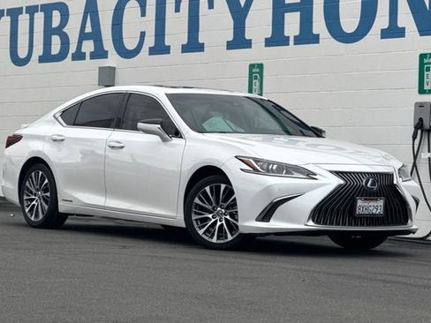Used 2021 Lexus ES 300h w/ Premium Package image 2