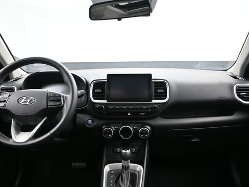 Used 2024 Hyundai Venue SEL image 21