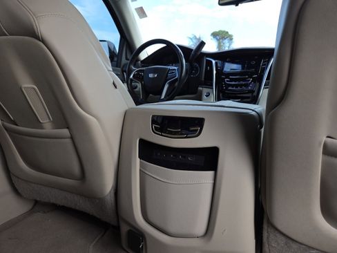 Used 2020 Cadillac Escalade Premium Luxury image 30