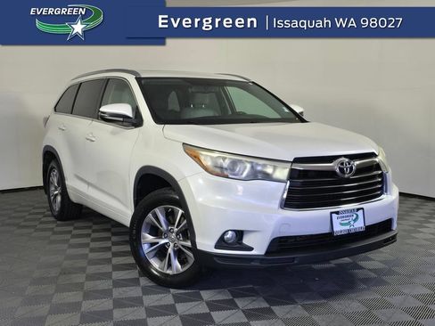 Used 2015 Toyota Highlander XLE AWD/4WD image 1
