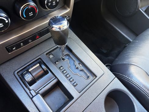 Used 2012 Jeep Liberty Sport image 22