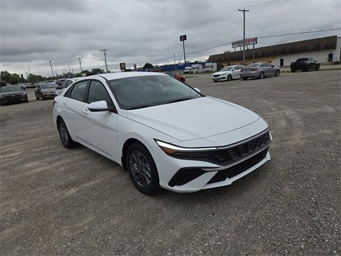 New 2025 Hyundai Elantra Blue image 4