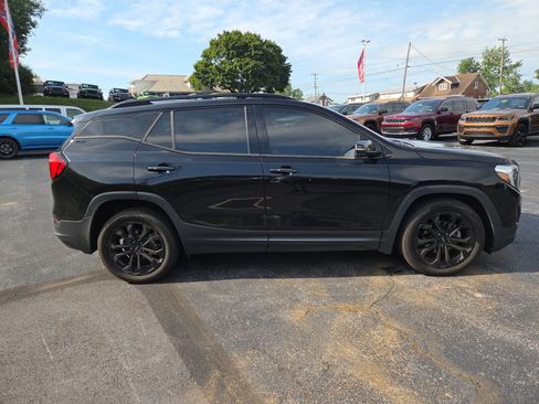 Used 2020 GMC Terrain SLT w/ Elevation Edition FWD image 2