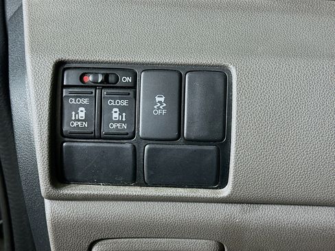 Used 2016 Honda Odyssey SE image 16